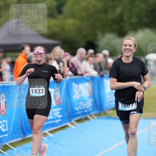 30.08.2026 - Elbe Triathlon Hamburg LAZAROV Photography http://msf.ph/oto/10029382 30.08.2026 12:30:34 Ziel 1418, 1433, 1667 meine-sportfotos.de