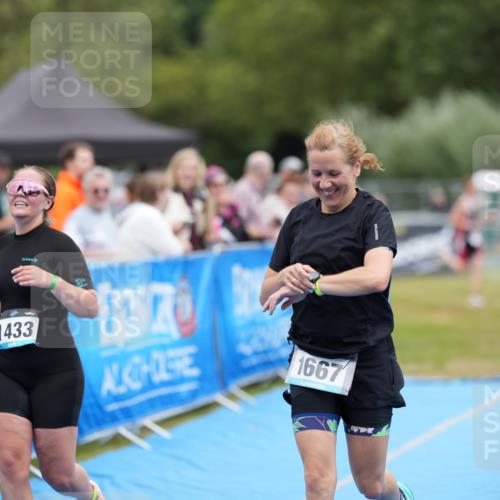 30.08.2026 - Elbe Triathlon Hamburg LAZAROV Photography http://msf.ph/oto/10029383 30.08.2026 12:30:34 Ziel 1418, 1433, 1667 meine-sportfotos.de