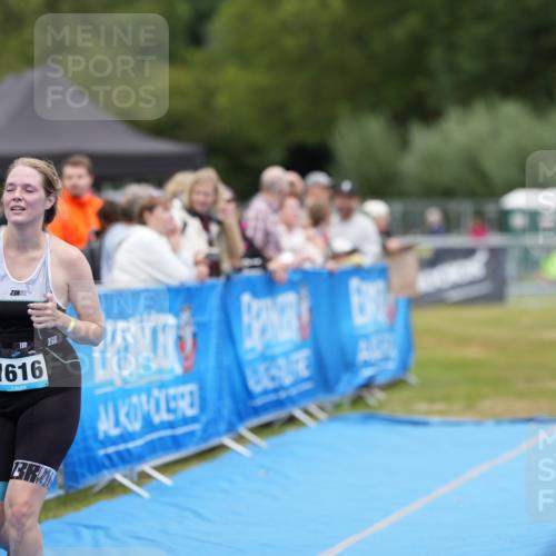 30.08.2026 - Elbe Triathlon Hamburg LAZAROV Photography http://msf.ph/oto/10029385 30.08.2026 12:31:29 Ziel 1616 meine-sportfotos.de