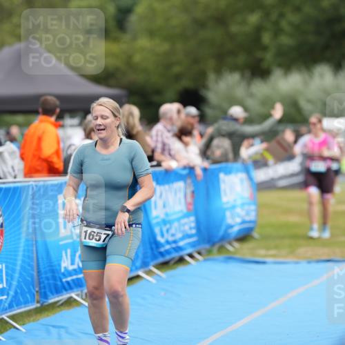 30.08.2026 - Elbe Triathlon Hamburg LAZAROV Photography http://msf.ph/oto/10029393 30.08.2026 12:32:05 Ziel 1614, 1657 meine-sportfotos.de