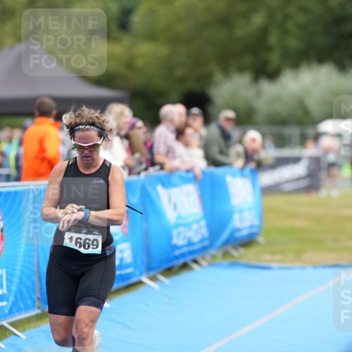 30.08.2026 - Elbe Triathlon Hamburg LAZAROV Photography http://msf.ph/oto/10029400 30.08.2026 12:32:15 Ziel 1614, 1669 meine-sportfotos.de