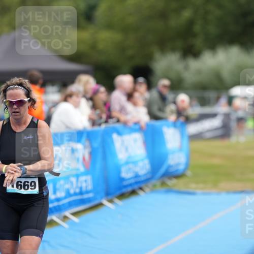 30.08.2026 - Elbe Triathlon Hamburg LAZAROV Photography http://msf.ph/oto/10029401 30.08.2026 12:32:16 Ziel 1669 meine-sportfotos.de