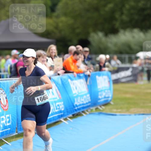 30.08.2026 - Elbe Triathlon Hamburg LAZAROV Photography http://msf.ph/oto/10029404 30.08.2026 12:32:58 Ziel 1666 meine-sportfotos.de