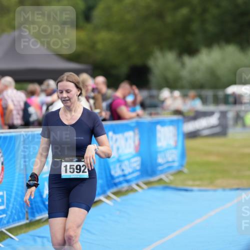 30.08.2026 - Elbe Triathlon Hamburg LAZAROV Photography http://msf.ph/oto/10029420 30.08.2026 12:33:55 Ziel 1592 meine-sportfotos.de