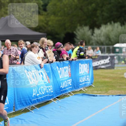 30.08.2026 - Elbe Triathlon Hamburg LAZAROV Photography http://msf.ph/oto/10029422 30.08.2026 12:34:23 Ziel 1717 meine-sportfotos.de