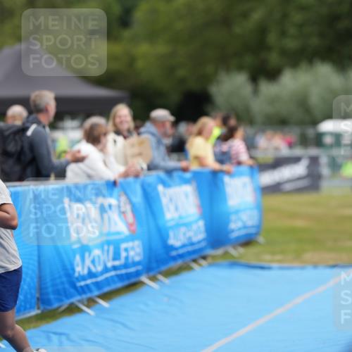 30.08.2026 - Elbe Triathlon Hamburg LAZAROV Photography http://msf.ph/oto/10029431 30.08.2026 12:36:01 Ziel 1476 meine-sportfotos.de