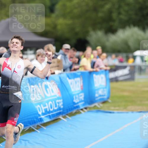 30.08.2026 - Elbe Triathlon Hamburg LAZAROV Photography http://msf.ph/oto/10029432 30.08.2026 12:36:13 Ziel 1740 meine-sportfotos.de