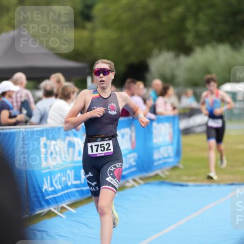 30.08.2026 - Elbe Triathlon Hamburg LAZAROV Photography http://msf.ph/oto/10029463 30.08.2026 12:41:10 Ziel 1726, 1752 meine-sportfotos.de