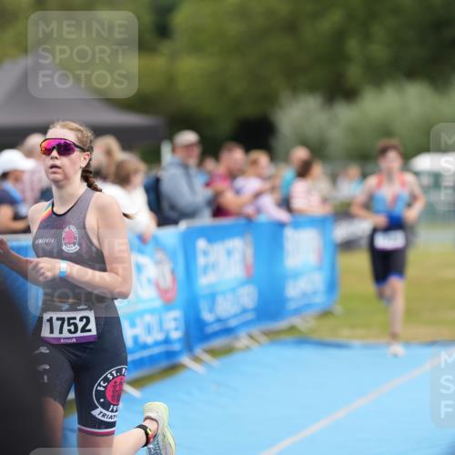 30.08.2026 - Elbe Triathlon Hamburg LAZAROV Photography http://msf.ph/oto/10029464 30.08.2026 12:41:11 Ziel 1726, 1752 meine-sportfotos.de