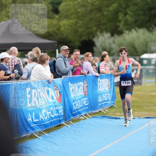 30.08.2026 - Elbe Triathlon Hamburg LAZAROV Photography http://msf.ph/oto/10029465 30.08.2026 12:41:11 Ziel 1726, 1752 meine-sportfotos.de