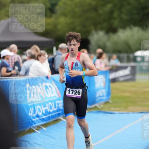 30.08.2026 - Elbe Triathlon Hamburg LAZAROV Photography http://msf.ph/oto/10029466 30.08.2026 12:41:13 Ziel 1726, 1752 meine-sportfotos.de