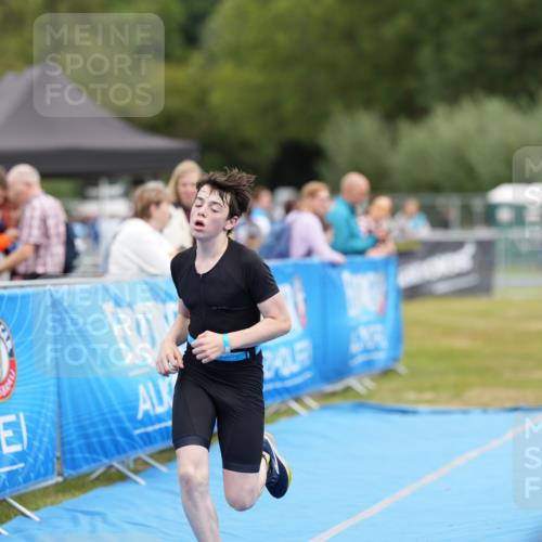 30.08.2026 - Elbe Triathlon Hamburg LAZAROV Photography http://msf.ph/oto/10029473 30.08.2026 12:42:16 Ziel 1727 meine-sportfotos.de