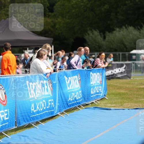 30.08.2026 - Elbe Triathlon Hamburg LAZAROV Photography http://msf.ph/oto/10029484 30.08.2026 12:43:59 Ziel  meine-sportfotos.de