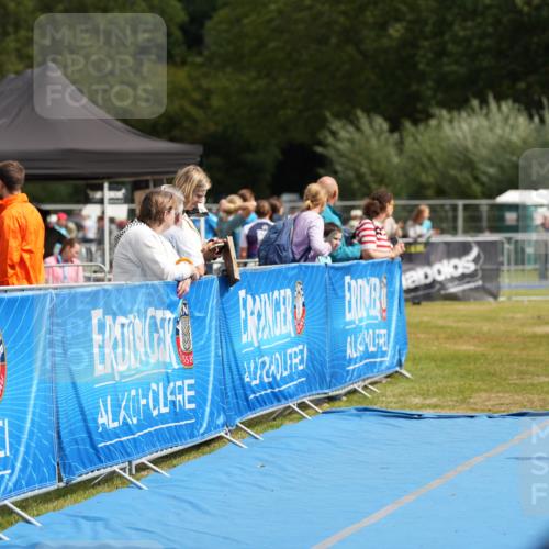 30.08.2026 - Elbe Triathlon Hamburg LAZAROV Photography http://msf.ph/oto/10029488 30.08.2026 12:44:05 Ziel 1747, 1765 meine-sportfotos.de