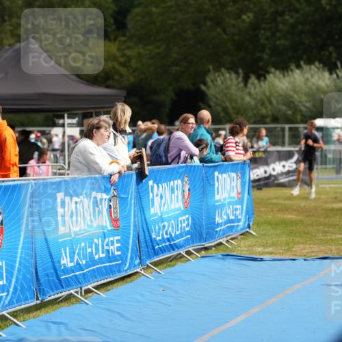 30.08.2026 - Elbe Triathlon Hamburg LAZAROV Photography http://msf.ph/oto/10029491 30.08.2026 12:44:06 Ziel 1747, 1765 meine-sportfotos.de