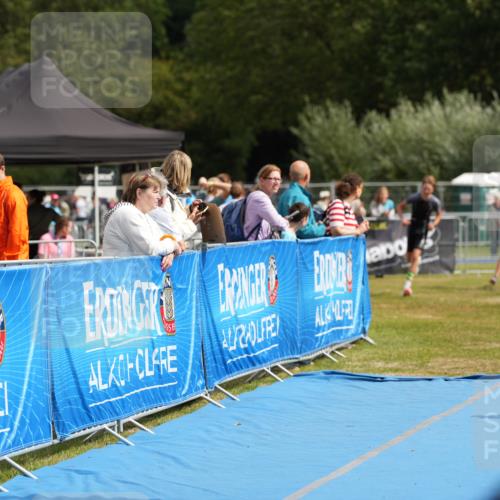 30.08.2026 - Elbe Triathlon Hamburg LAZAROV Photography http://msf.ph/oto/10029492 30.08.2026 12:44:07 Ziel 1747, 1765 meine-sportfotos.de