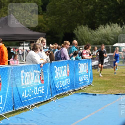 30.08.2026 - Elbe Triathlon Hamburg LAZAROV Photography http://msf.ph/oto/10029494 30.08.2026 12:44:08 Ziel 1747, 1765 meine-sportfotos.de