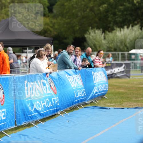 30.08.2026 - Elbe Triathlon Hamburg LAZAROV Photography http://msf.ph/oto/10029503 30.08.2026 12:44:37 Ziel 1743, 1745 meine-sportfotos.de