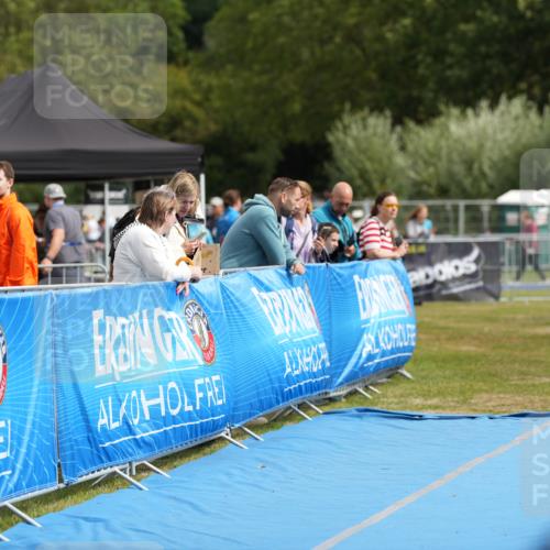 30.08.2026 - Elbe Triathlon Hamburg LAZAROV Photography http://msf.ph/oto/10029504 30.08.2026 12:44:37 Ziel 1743, 1745 meine-sportfotos.de