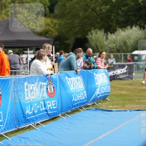 30.08.2026 - Elbe Triathlon Hamburg LAZAROV Photography http://msf.ph/oto/10029506 30.08.2026 12:44:38 Ziel 1743, 1745 meine-sportfotos.de