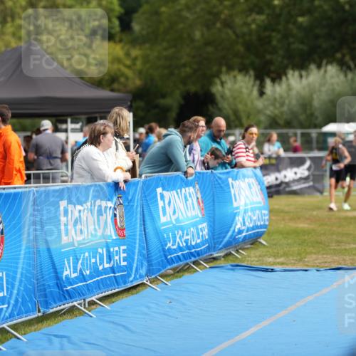 30.08.2026 - Elbe Triathlon Hamburg LAZAROV Photography http://msf.ph/oto/10029508 30.08.2026 12:44:39 Ziel 1743, 1745 meine-sportfotos.de