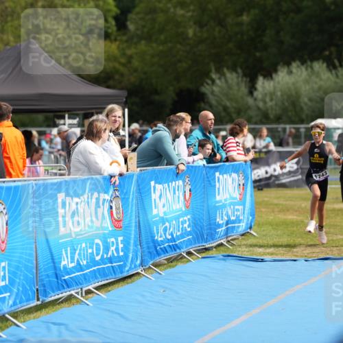 30.08.2026 - Elbe Triathlon Hamburg LAZAROV Photography http://msf.ph/oto/10029510 30.08.2026 12:44:42 Ziel 1743, 1745 meine-sportfotos.de