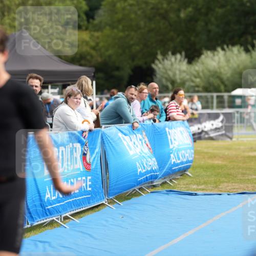 30.08.2026 - Elbe Triathlon Hamburg LAZAROV Photography http://msf.ph/oto/10029513 30.08.2026 12:44:46 Ziel 1743, 1745 meine-sportfotos.de