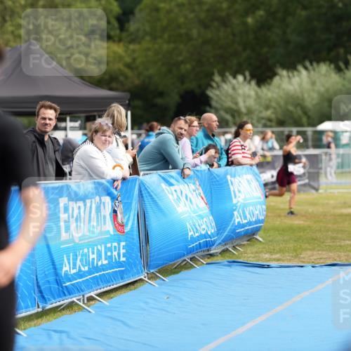 30.08.2026 - Elbe Triathlon Hamburg LAZAROV Photography http://msf.ph/oto/10029514 30.08.2026 12:44:47 Ziel 1743, 1745 meine-sportfotos.de