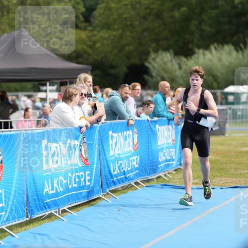30.08.2026 - Elbe Triathlon Hamburg LAZAROV Photography http://msf.ph/oto/10029517 30.08.2026 12:45:18 Ziel 1733 meine-sportfotos.de