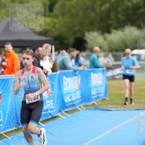 30.08.2026 - Elbe Triathlon Hamburg LAZAROV Photography http://msf.ph/oto/10029522 30.08.2026 12:46:59 Ziel 1684, 1732 meine-sportfotos.de