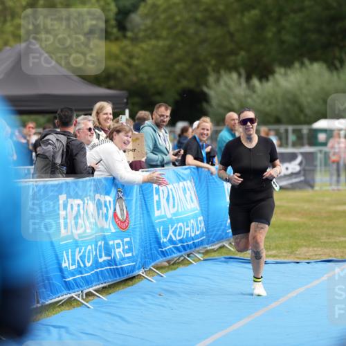30.08.2026 - Elbe Triathlon Hamburg LAZAROV Photography http://msf.ph/oto/10029536 30.08.2026 12:48:01 Ziel 1642, 1730 meine-sportfotos.de