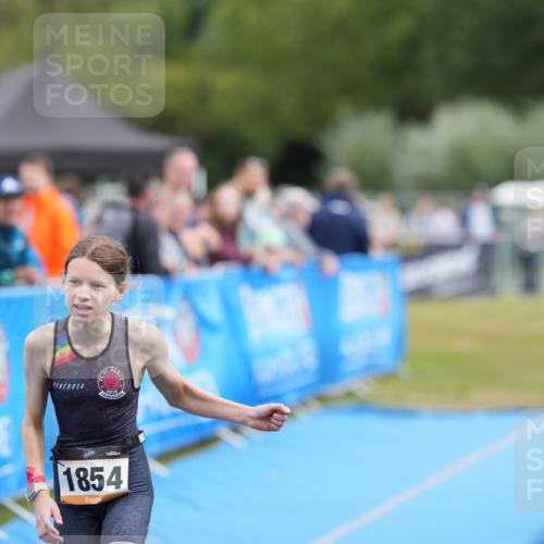 30.08.2026 - Elbe Triathlon Hamburg LAZAROV Photography http://msf.ph/oto/10029547 30.08.2026 12:52:14 Ziel 1854 meine-sportfotos.de