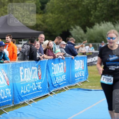30.08.2026 - Elbe Triathlon Hamburg LAZAROV Photography http://msf.ph/oto/10029549 30.08.2026 12:52:52 Ziel 1705 meine-sportfotos.de