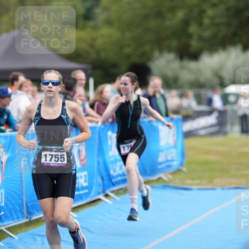 30.08.2026 - Elbe Triathlon Hamburg LAZAROV Photography http://msf.ph/oto/10029551 30.08.2026 12:53:07 Ziel 1755, 1768, 1842 meine-sportfotos.de