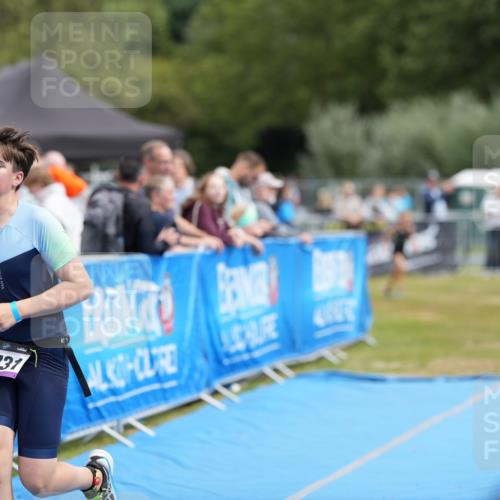 30.08.2026 - Elbe Triathlon Hamburg LAZAROV Photography http://msf.ph/oto/10029555 30.08.2026 12:53:18 Ziel 1731 meine-sportfotos.de