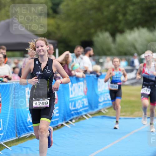 30.08.2026 - Elbe Triathlon Hamburg LAZAROV Photography http://msf.ph/oto/10029557 30.08.2026 12:53:40 Ziel 1757, 1769, 1852 meine-sportfotos.de