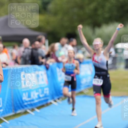 30.08.2026 - Elbe Triathlon Hamburg LAZAROV Photography http://msf.ph/oto/10029559 30.08.2026 12:53:40 Ziel 1757, 1769, 1852 meine-sportfotos.de