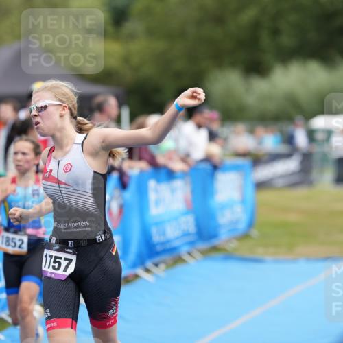 30.08.2026 - Elbe Triathlon Hamburg LAZAROV Photography http://msf.ph/oto/10029562 30.08.2026 12:53:42 Ziel 1757, 1769, 1852 meine-sportfotos.de