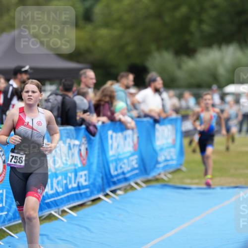 30.08.2026 - Elbe Triathlon Hamburg LAZAROV Photography http://msf.ph/oto/10029568 30.08.2026 12:54:19 Ziel 1758, 1836, 1857, 1864 meine-sportfotos.de