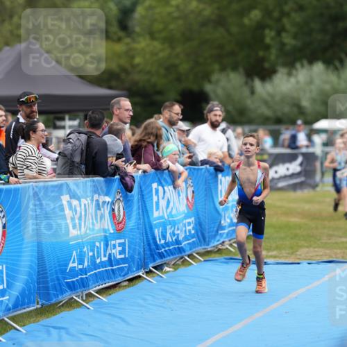 30.08.2026 - Elbe Triathlon Hamburg LAZAROV Photography http://msf.ph/oto/10029570 30.08.2026 12:54:20 Ziel 1758, 1836, 1857, 1864 meine-sportfotos.de