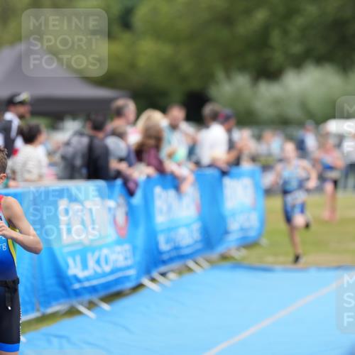 30.08.2026 - Elbe Triathlon Hamburg LAZAROV Photography http://msf.ph/oto/10029573 30.08.2026 12:54:22 Ziel 1758, 1836, 1857, 1864 meine-sportfotos.de