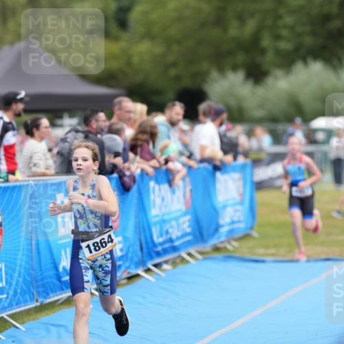 30.08.2026 - Elbe Triathlon Hamburg LAZAROV Photography http://msf.ph/oto/10029574 30.08.2026 12:54:25 Ziel 1836, 1857, 1864 meine-sportfotos.de