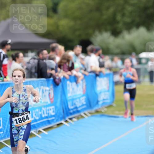 30.08.2026 - Elbe Triathlon Hamburg LAZAROV Photography http://msf.ph/oto/10029575 30.08.2026 12:54:25 Ziel 1836, 1857, 1864 meine-sportfotos.de