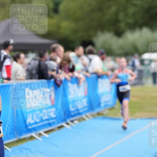 30.08.2026 - Elbe Triathlon Hamburg LAZAROV Photography http://msf.ph/oto/10029576 30.08.2026 12:54:25 Ziel 1836, 1857, 1864 meine-sportfotos.de