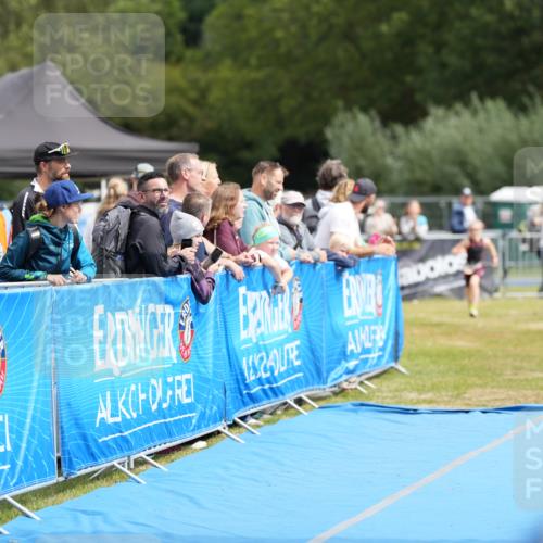30.08.2026 - Elbe Triathlon Hamburg LAZAROV Photography http://msf.ph/oto/10029592 30.08.2026 12:54:56 Ziel 1851 meine-sportfotos.de