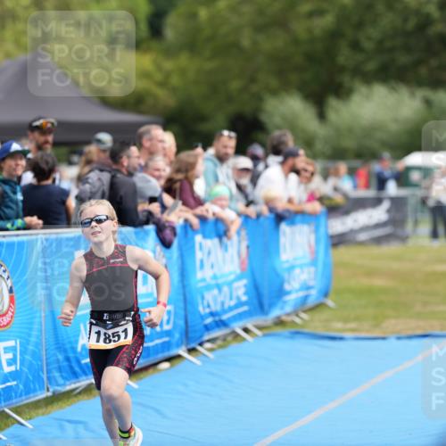 30.08.2026 - Elbe Triathlon Hamburg LAZAROV Photography http://msf.ph/oto/10029595 30.08.2026 12:55:03 Ziel 1851 meine-sportfotos.de