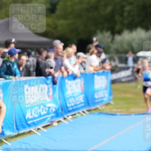 30.08.2026 - Elbe Triathlon Hamburg LAZAROV Photography http://msf.ph/oto/10029600 30.08.2026 12:55:18 Ziel 1831, 1856, 1868 meine-sportfotos.de