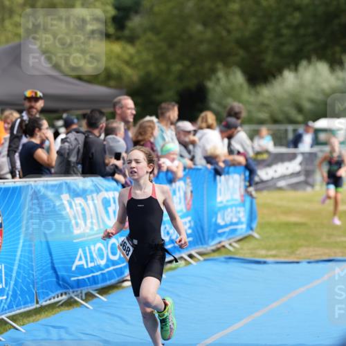30.08.2026 - Elbe Triathlon Hamburg LAZAROV Photography http://msf.ph/oto/10029601 30.08.2026 12:55:24 Ziel 1856, 1863, 1868 meine-sportfotos.de