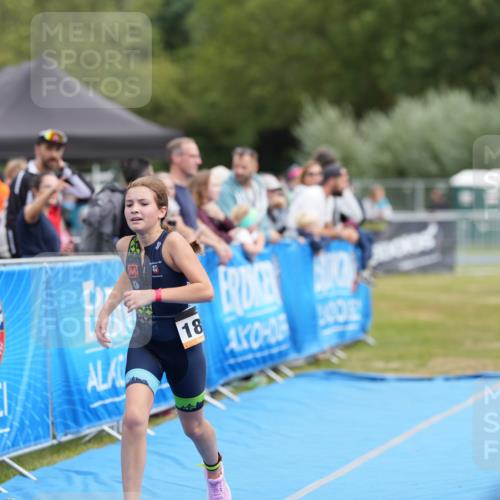 30.08.2026 - Elbe Triathlon Hamburg LAZAROV Photography http://msf.ph/oto/10029604 30.08.2026 12:55:29 Ziel 1863 meine-sportfotos.de