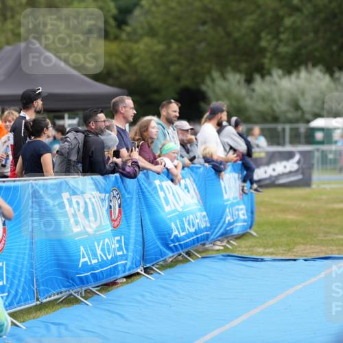30.08.2026 - Elbe Triathlon Hamburg LAZAROV Photography http://msf.ph/oto/10029610 30.08.2026 12:55:40 Ziel 1840, 1844 meine-sportfotos.de